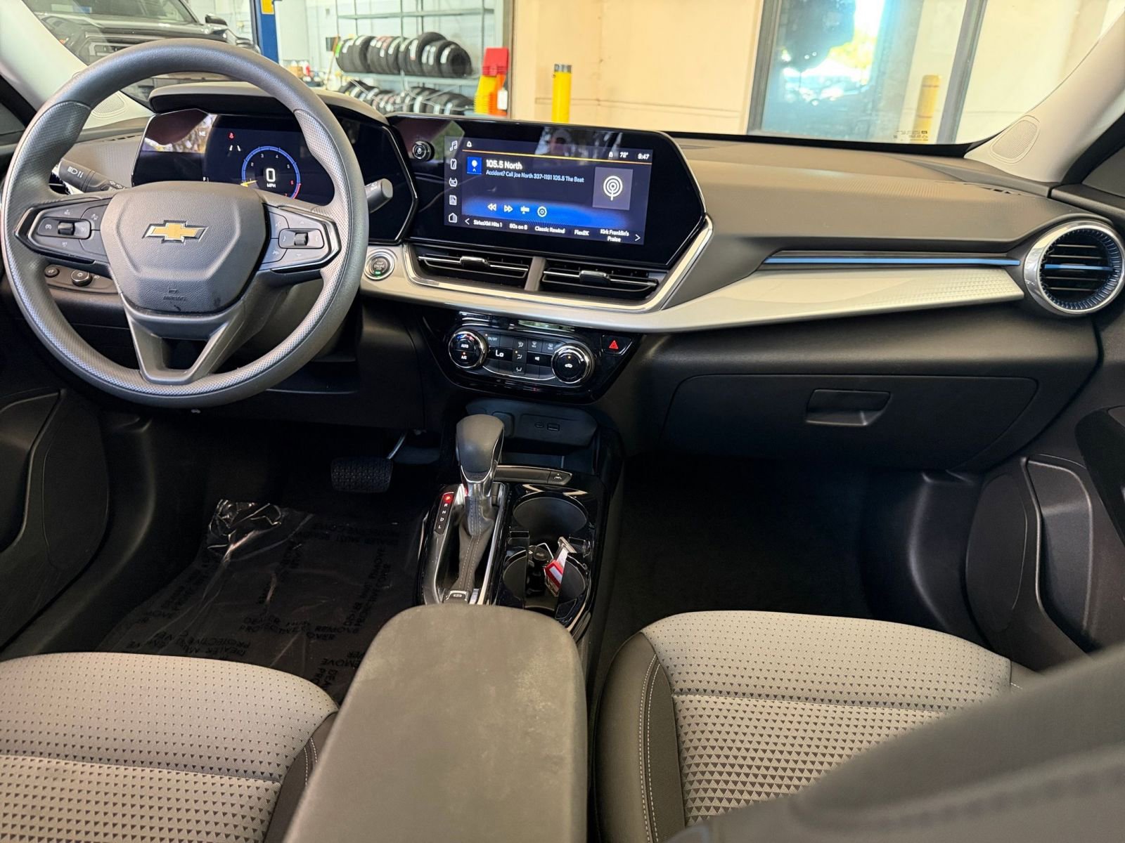 Thumbnail: 2025 Chevrolet Trax - 27