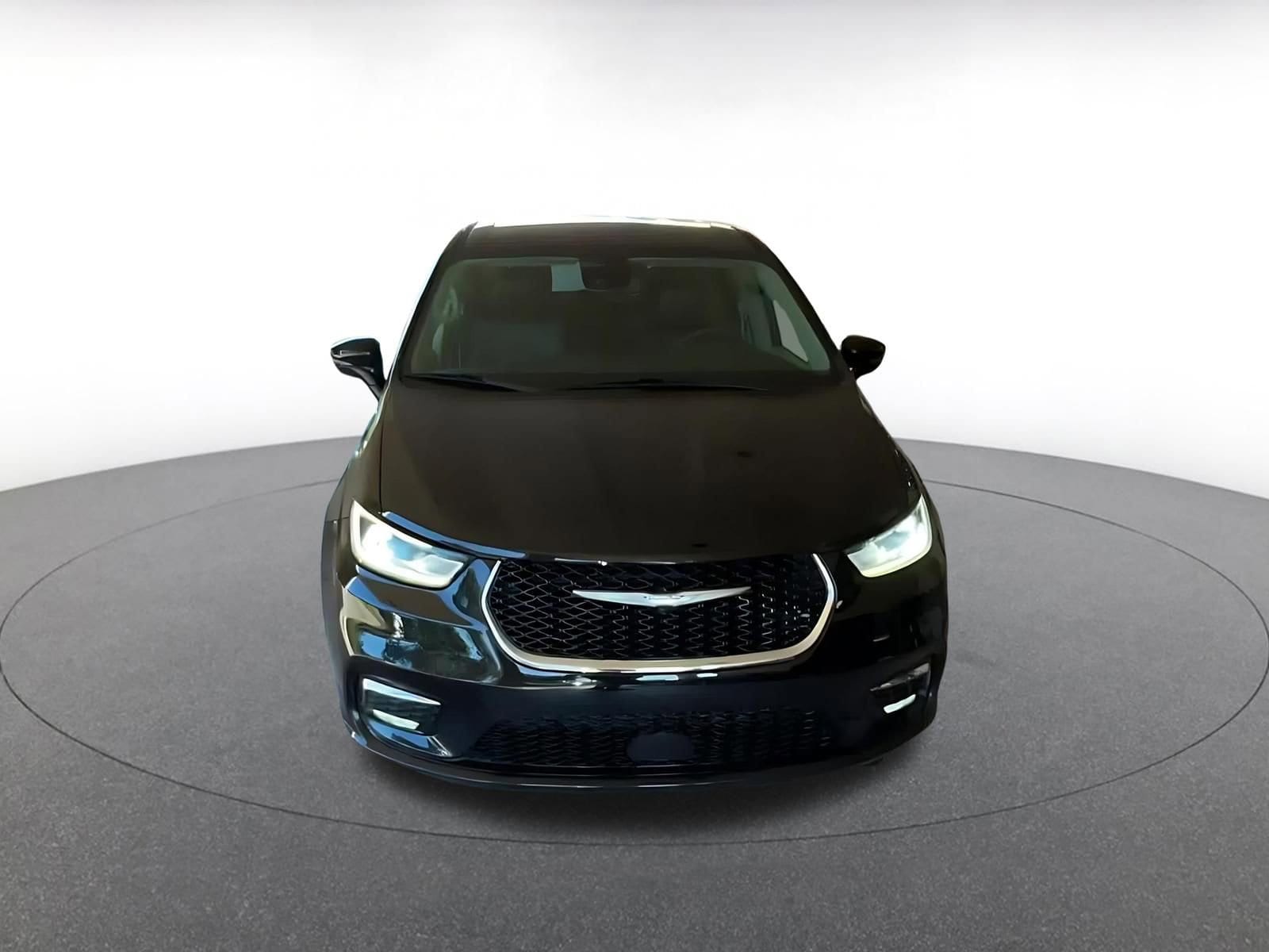 Thumbnail: 2024 Chrysler Pacifica - 4