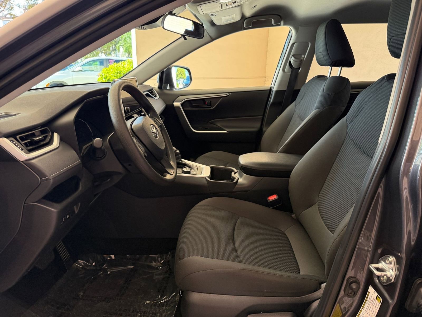 Thumbnail: 2025 Toyota RAV4 - 32