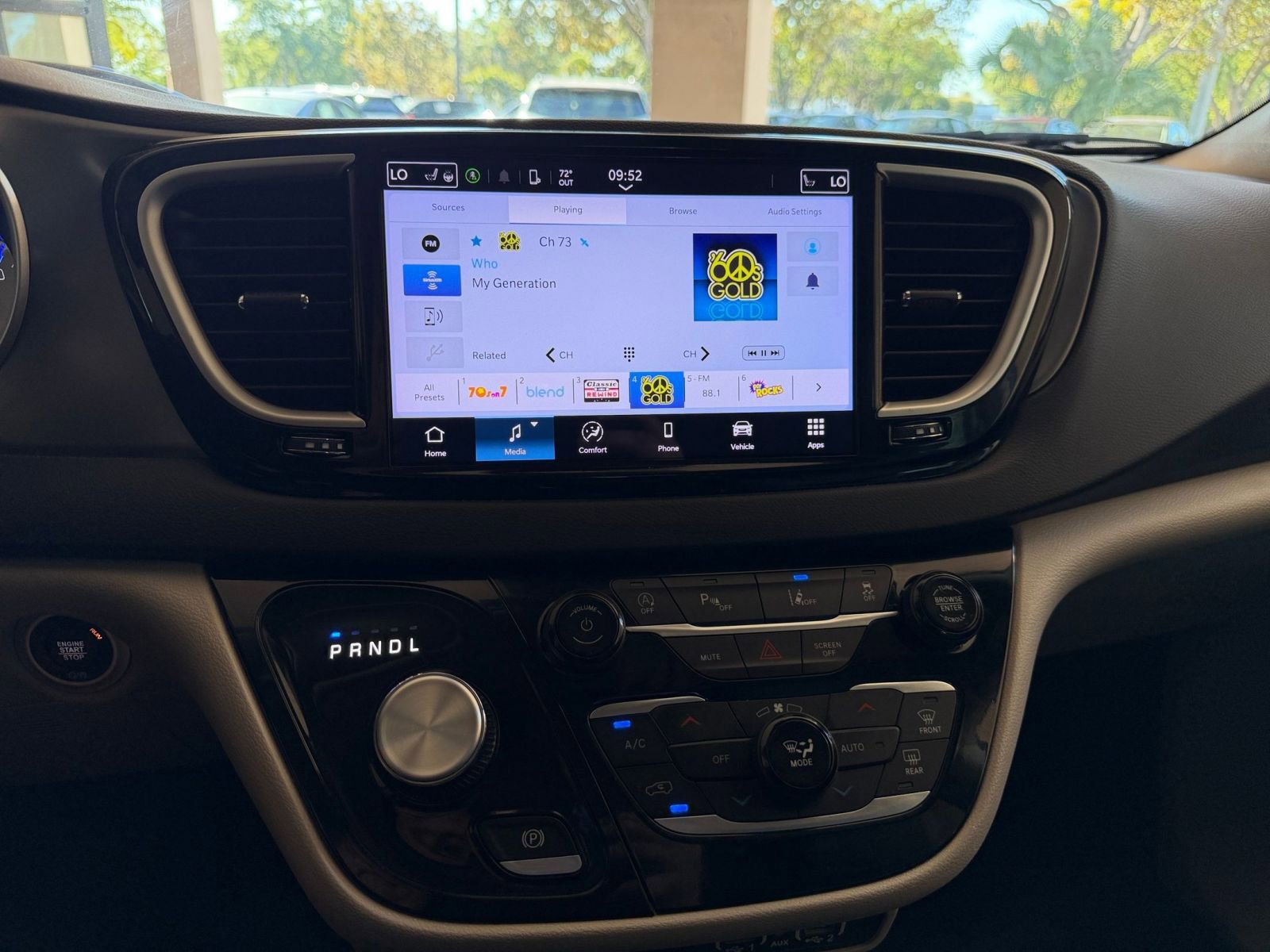 Thumbnail: 2024 Chrysler Pacifica - 17