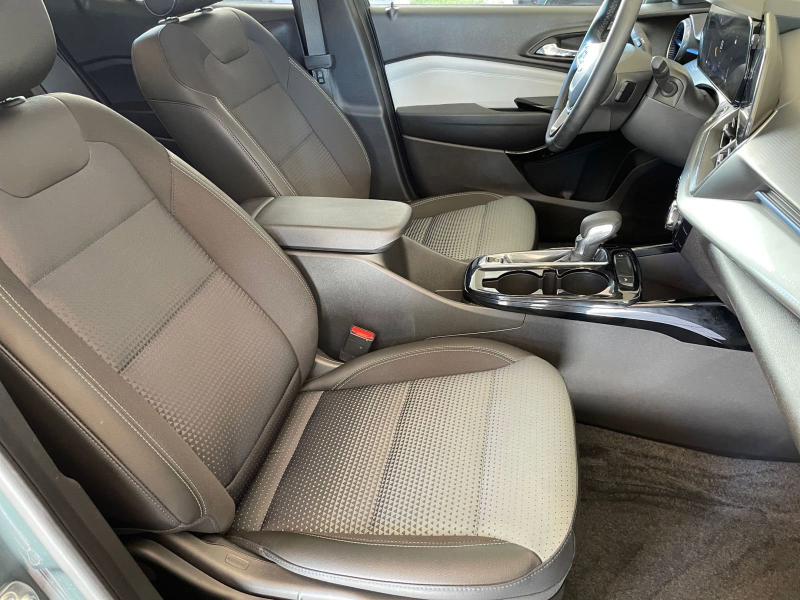 Thumbnail: 2025 Chevrolet Trax - 34