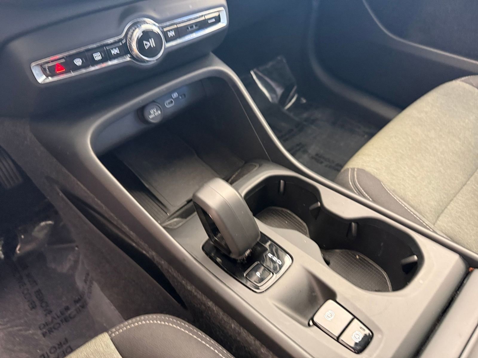 Thumbnail: 2024 Volvo XC40 - 35