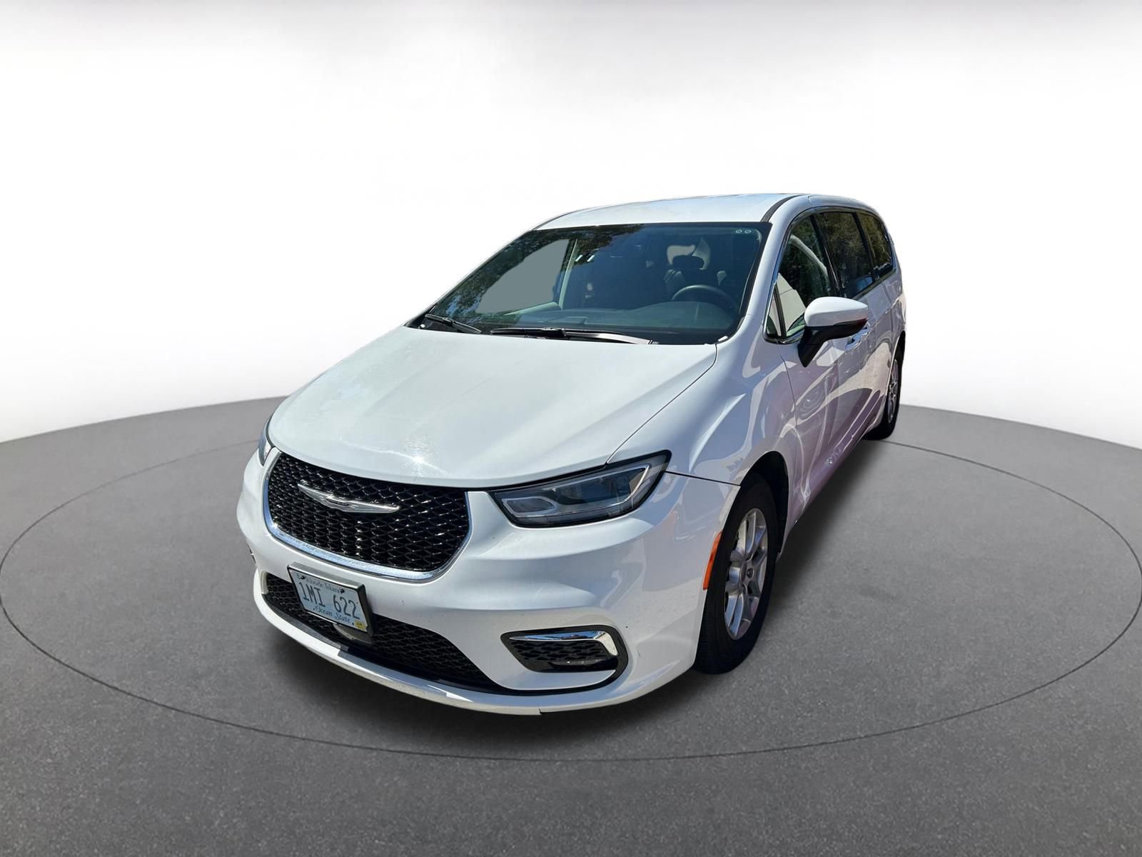 Thumbnail: 2023 Chrysler Pacifica - 4