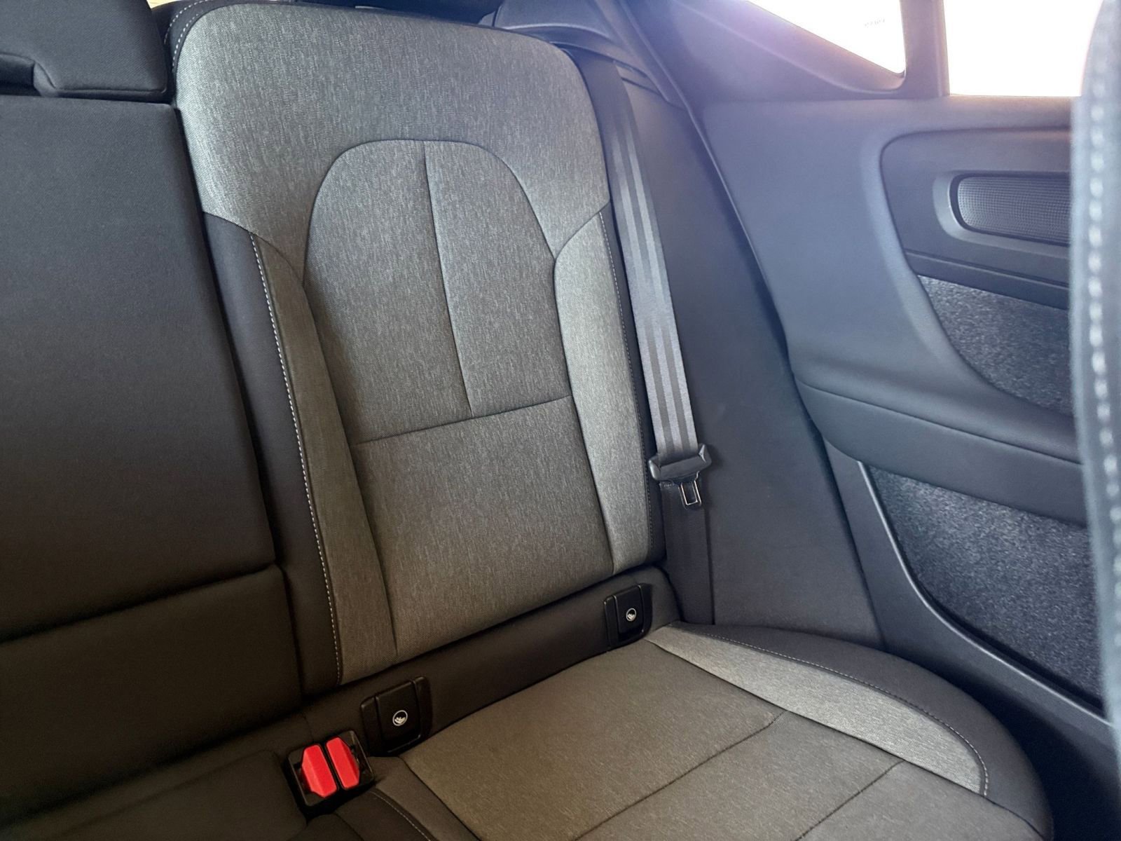 Thumbnail: 2024 Volvo XC40 - 31