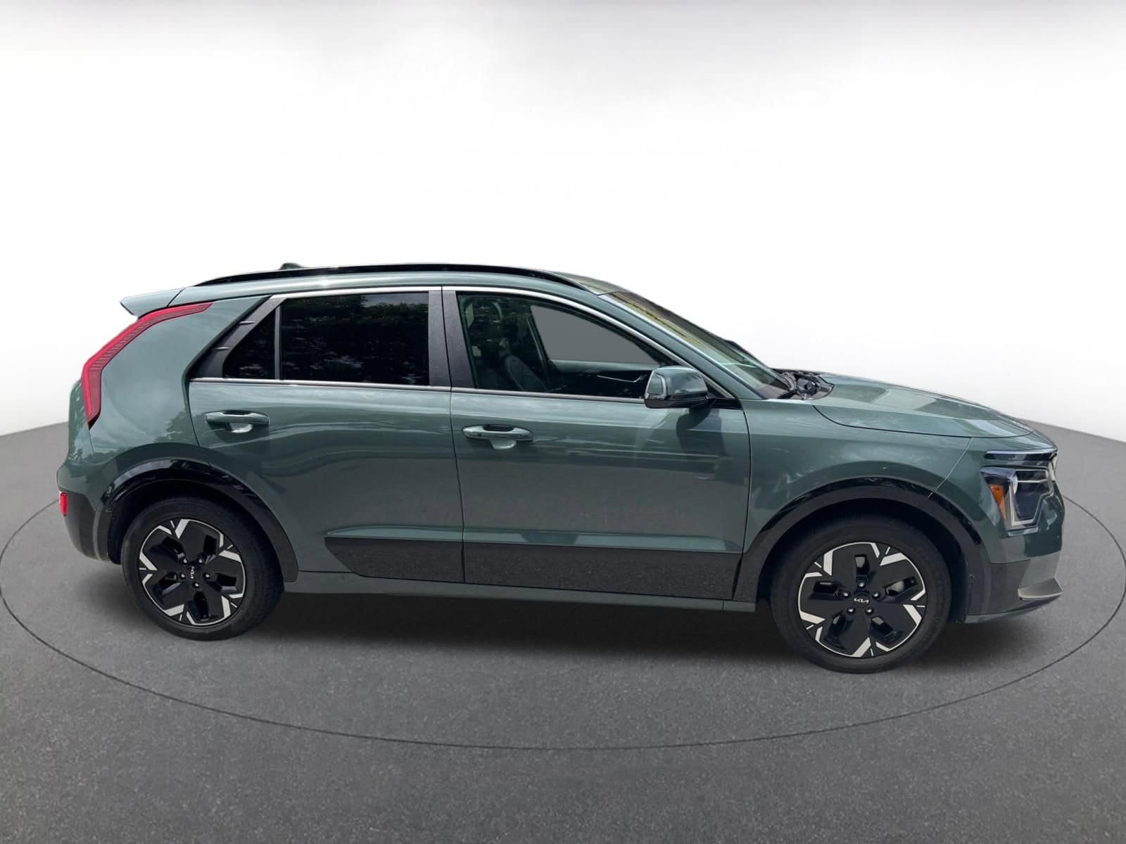 Thumbnail: 2024 Kia Niro - 8