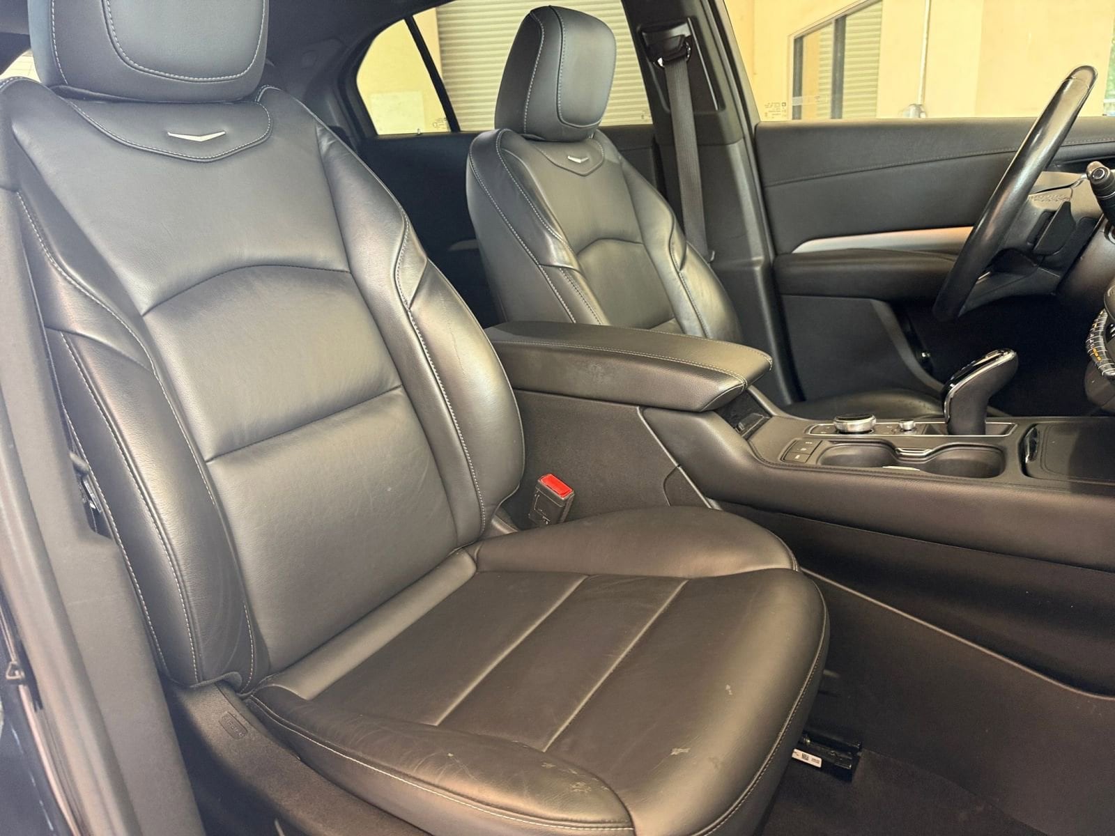 Thumbnail: 2023 Cadillac XT4 - 30