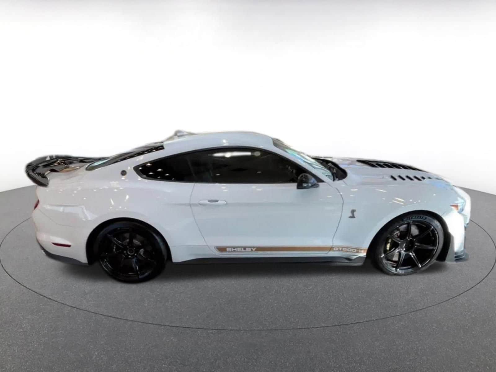 Thumbnail: 2022 Ford Mustang - 16