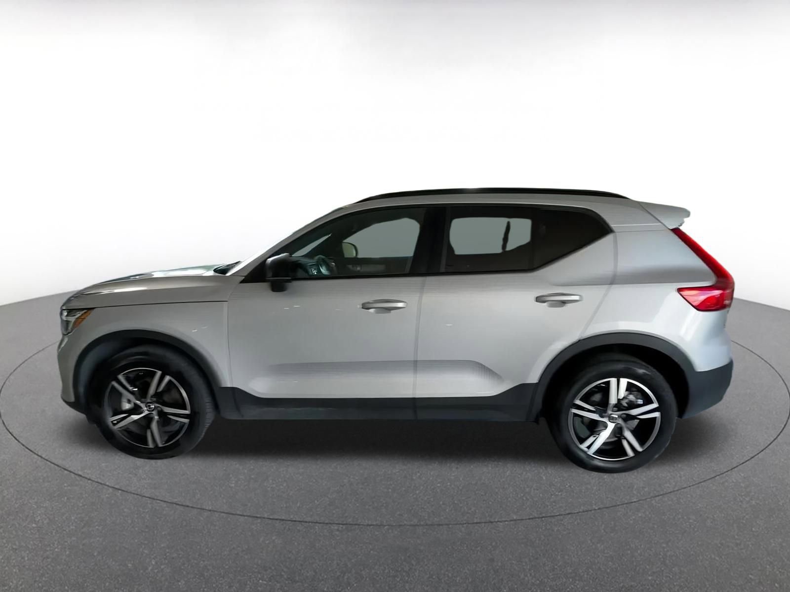 Thumbnail: 2024 Volvo XC40 - 9