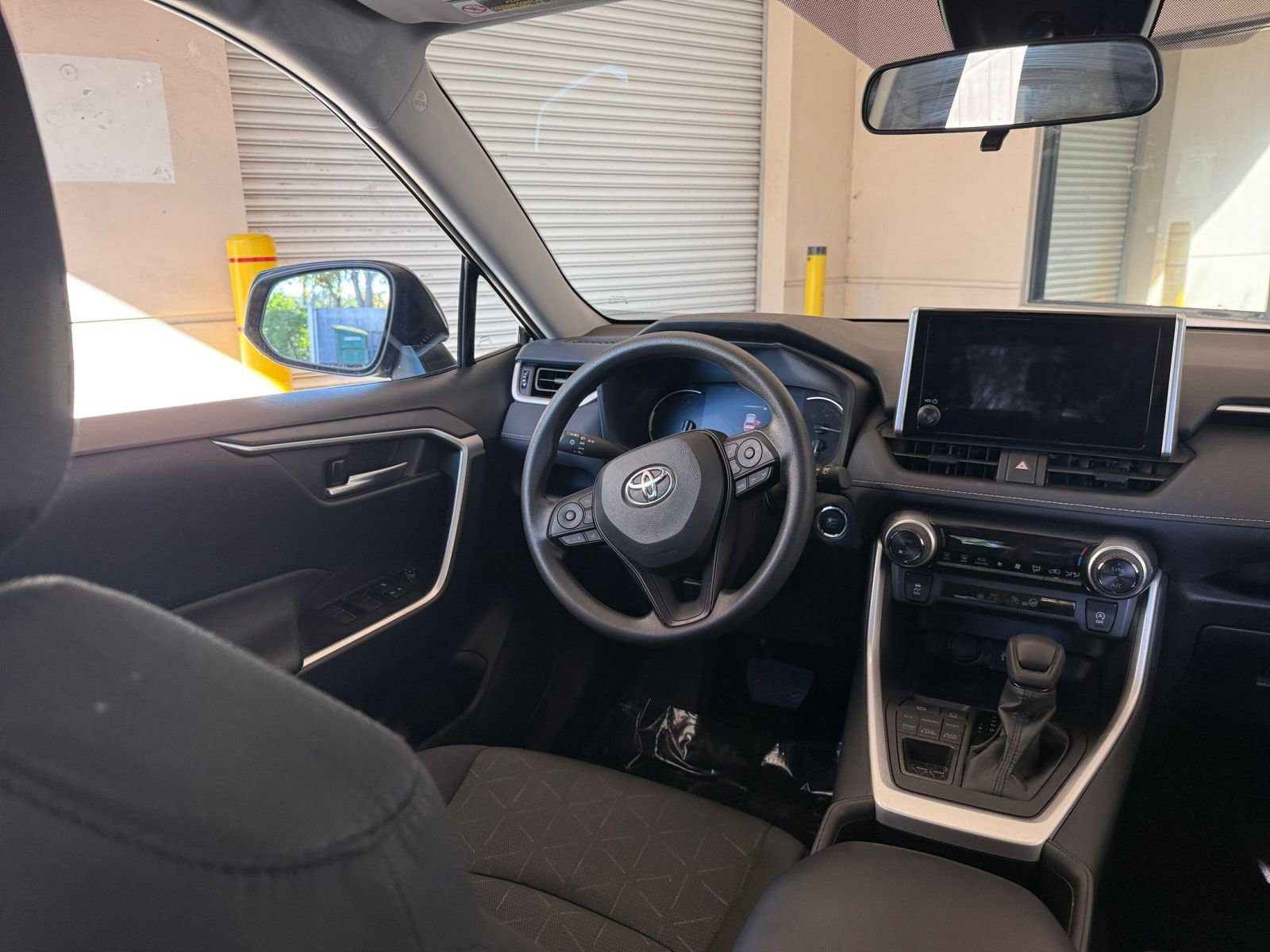 Thumbnail: 2025 Toyota RAV4 - 28