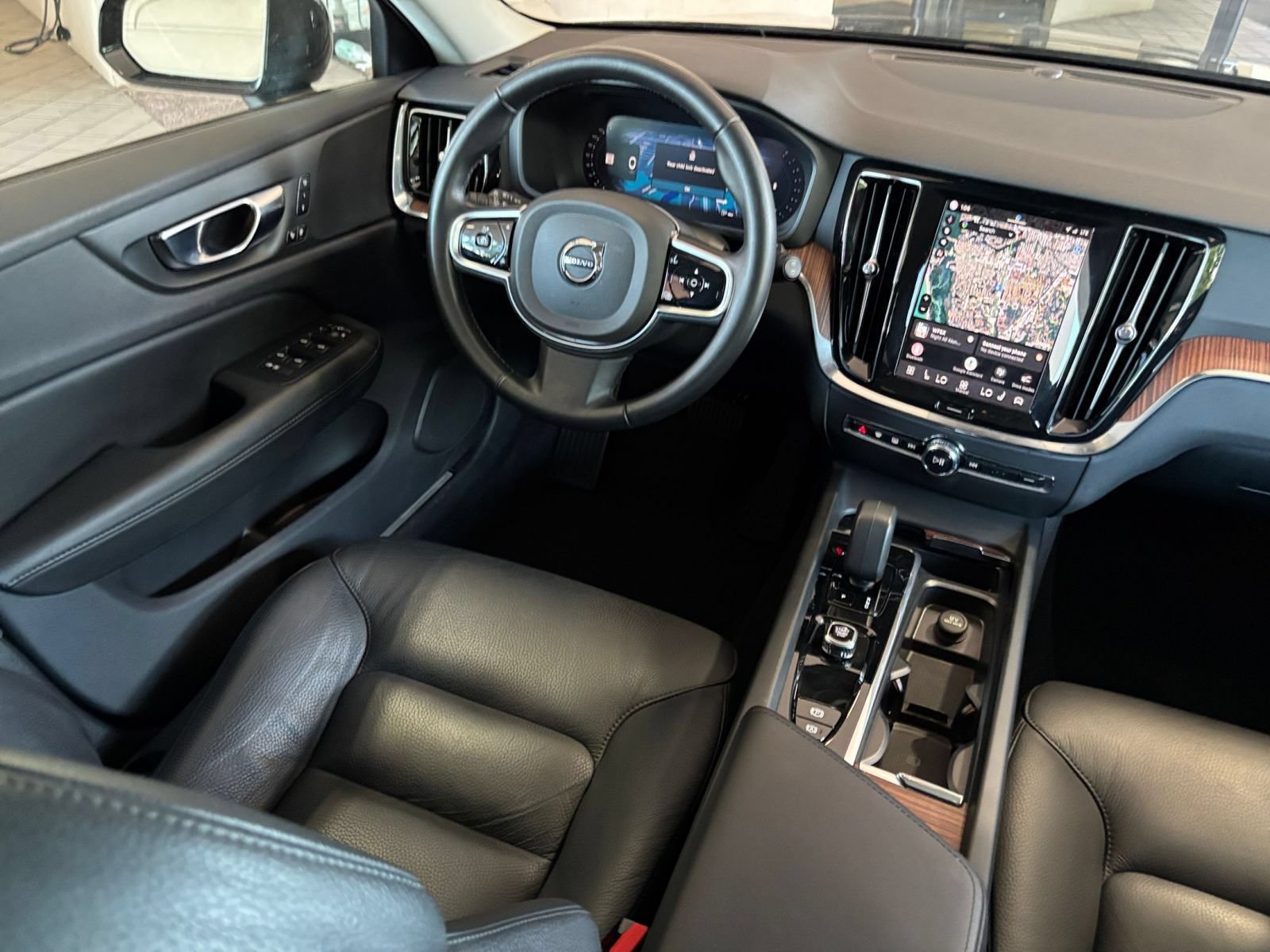 Thumbnail: 2025 Volvo S60 - 30