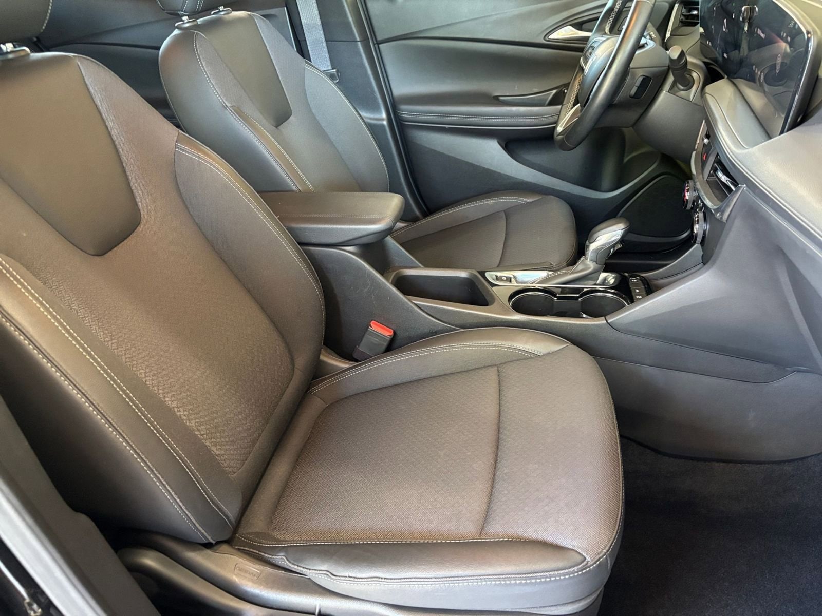 Thumbnail: 2025 Buick Encore GX - 34