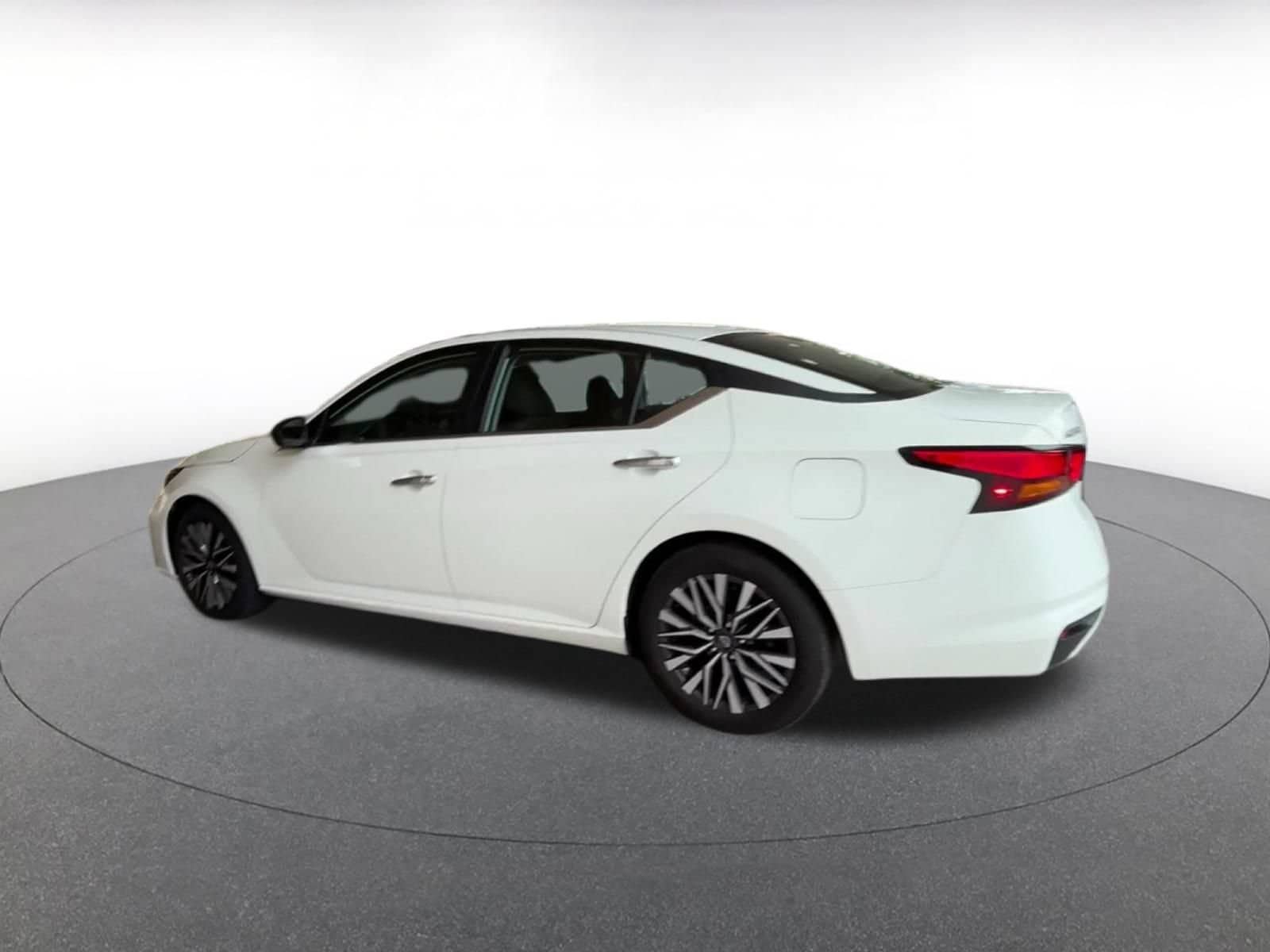 Thumbnail: 2025 Nissan Altima - 10