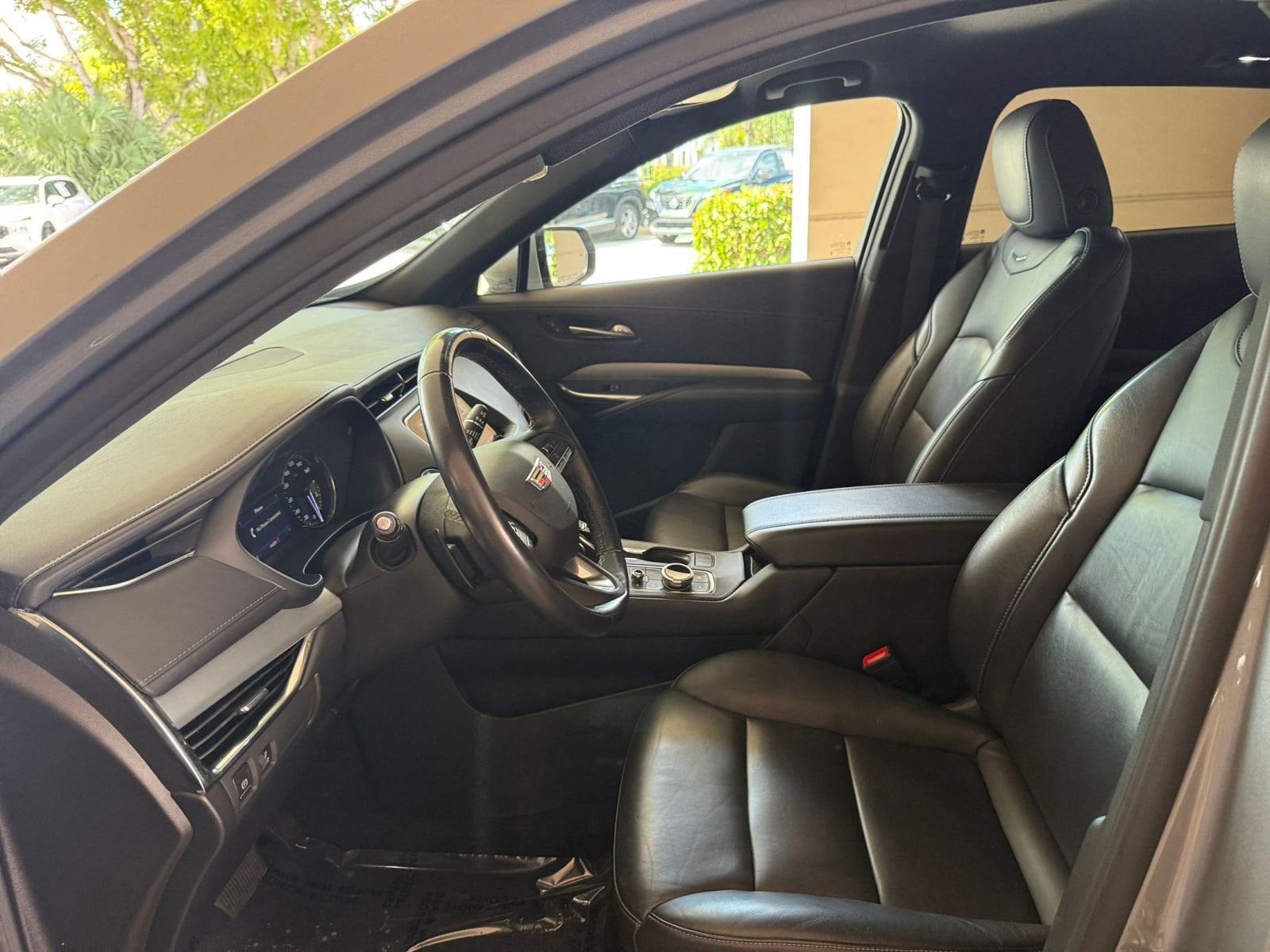Thumbnail: 2023 Cadillac XT4 - 21