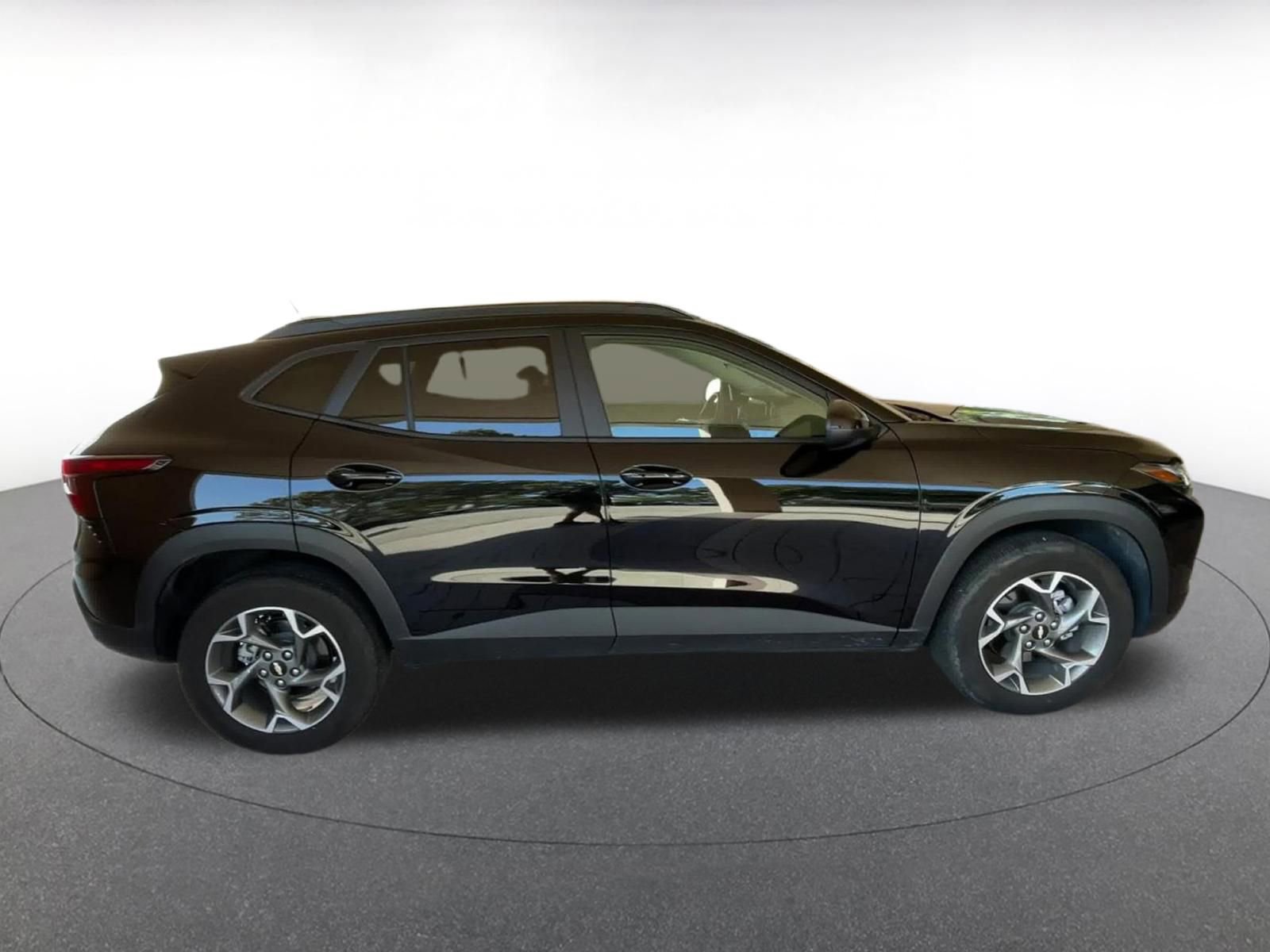 Thumbnail: 2025 Chevrolet Trax - 16