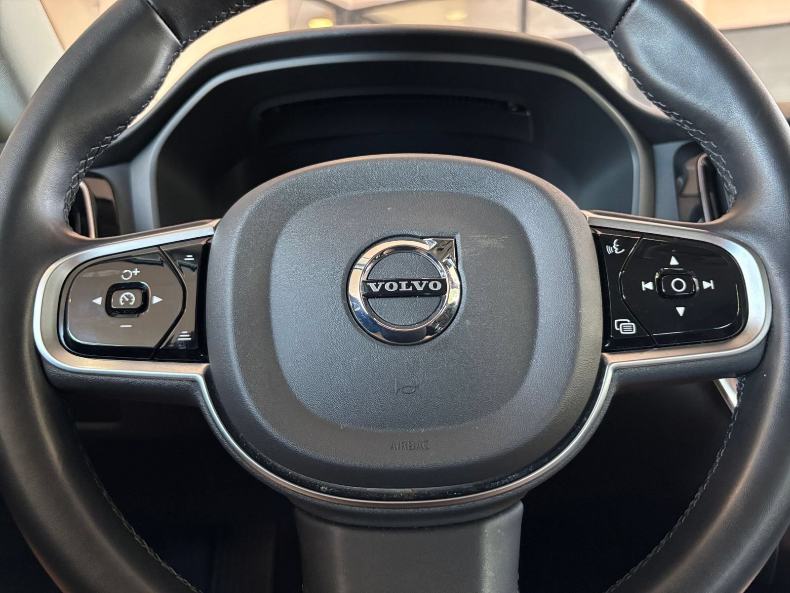 Thumbnail: 2025 Volvo S60 - 23