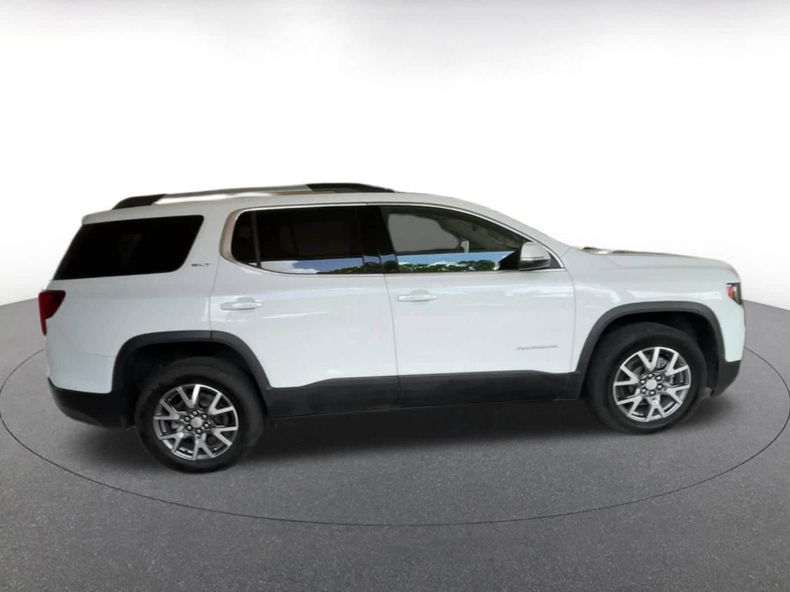 Thumbnail: 2023 GMC Acadia - 16