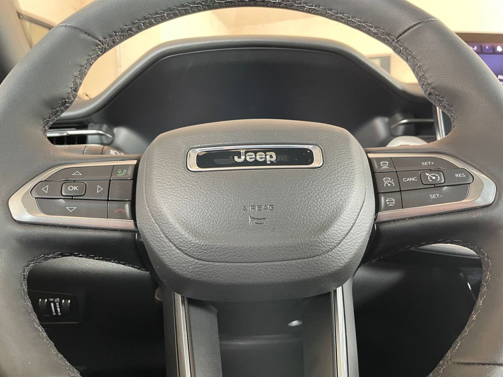 Thumbnail: 2025 Jeep Compass - 29