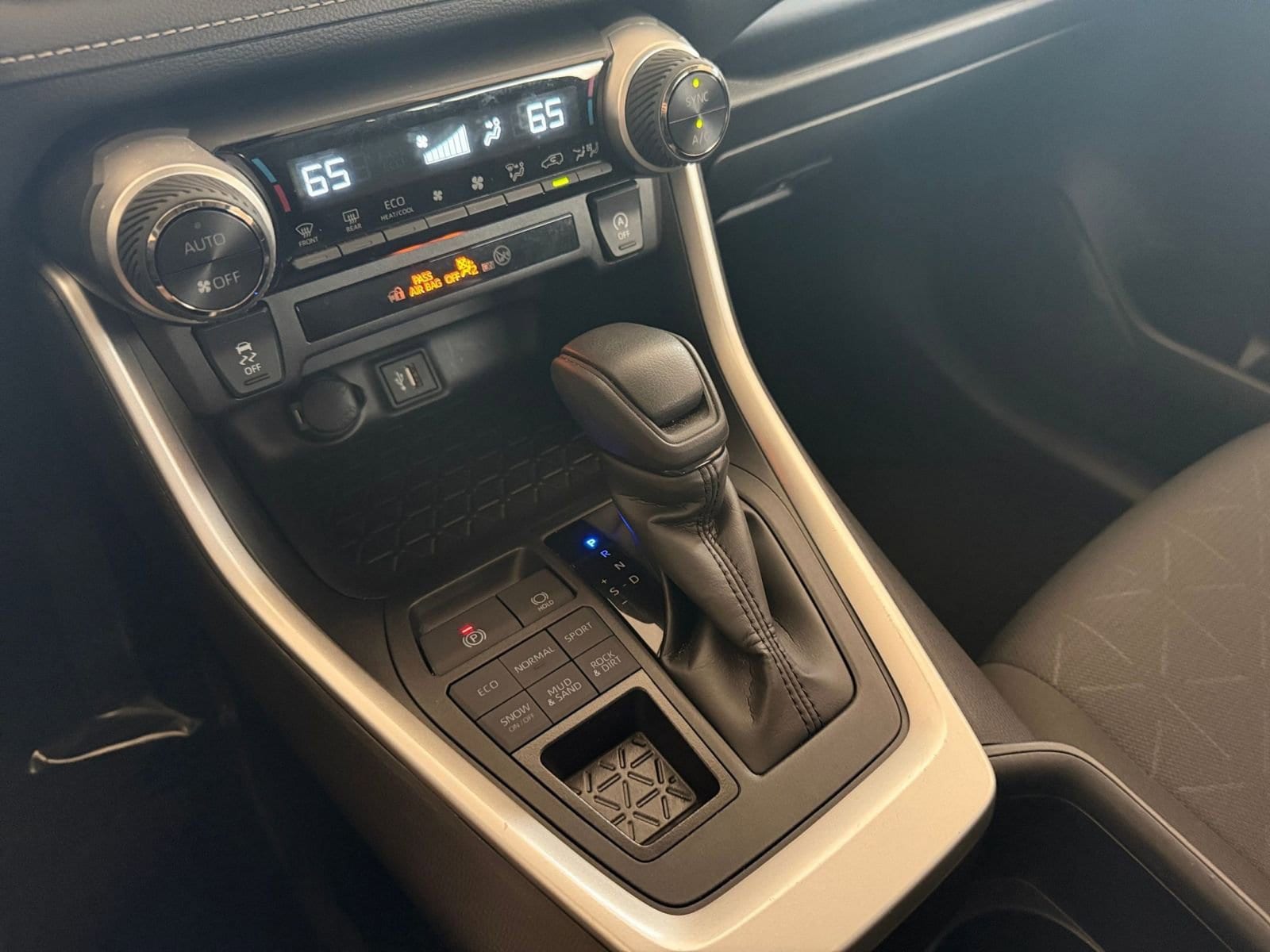 Thumbnail: 2025 Toyota RAV4 - 35