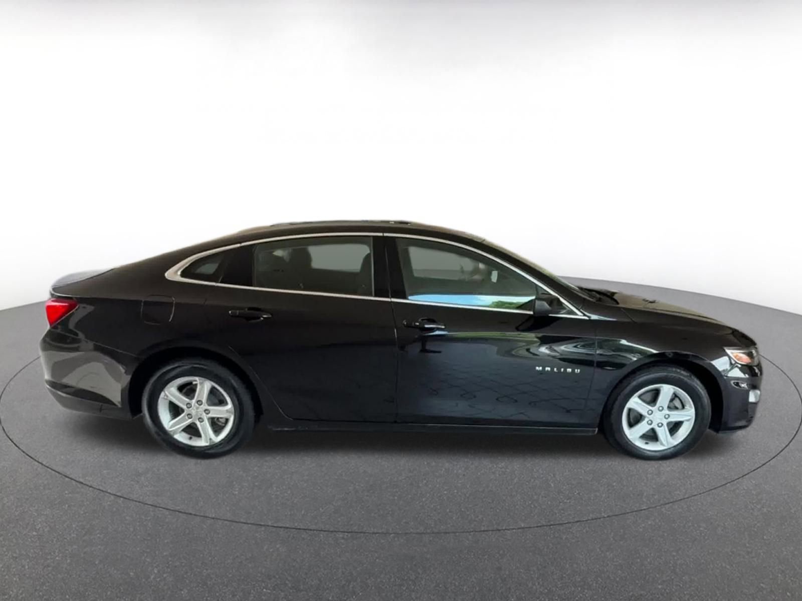 Thumbnail: 2023 Chevrolet Malibu - 16