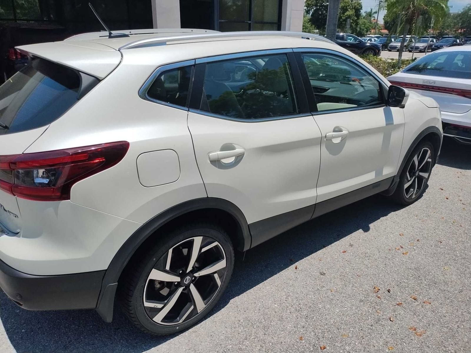 2022 Nissan Rogue Sport SL 4