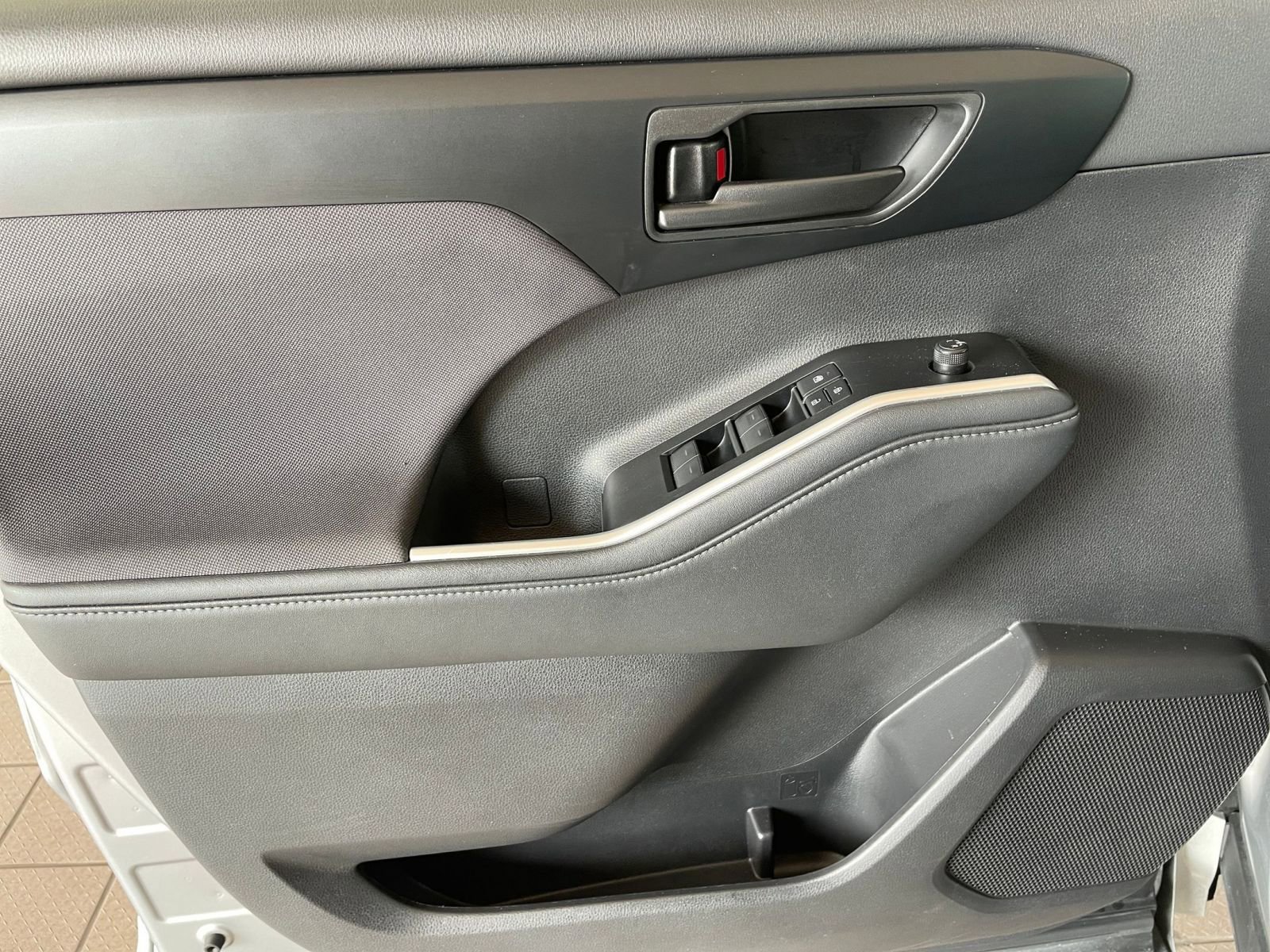 Thumbnail: 2025 Toyota Highlander - 18