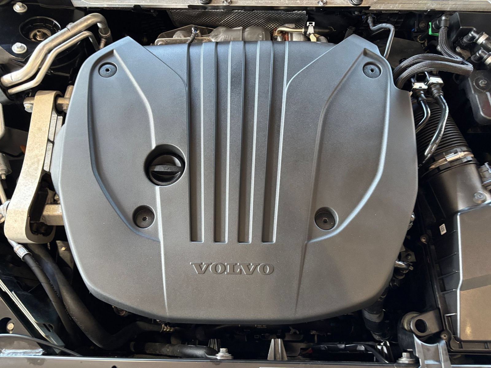 Thumbnail: 2025 Volvo S60 - 28