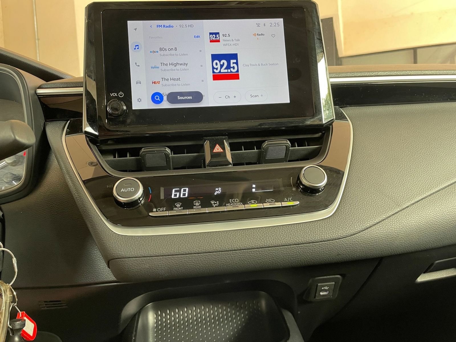 Thumbnail: 2025 Toyota Corolla - 30