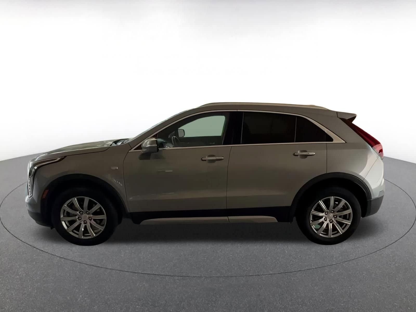 Thumbnail: 2023 Cadillac XT4 - 9