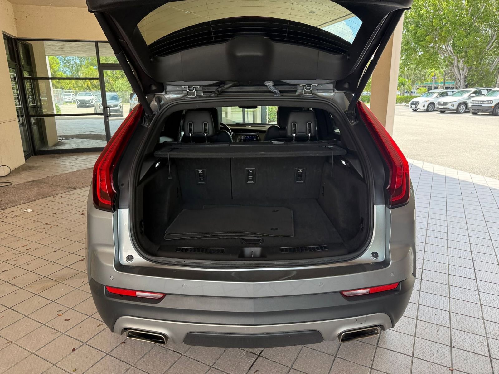 Thumbnail: 2023 Cadillac XT4 - 24