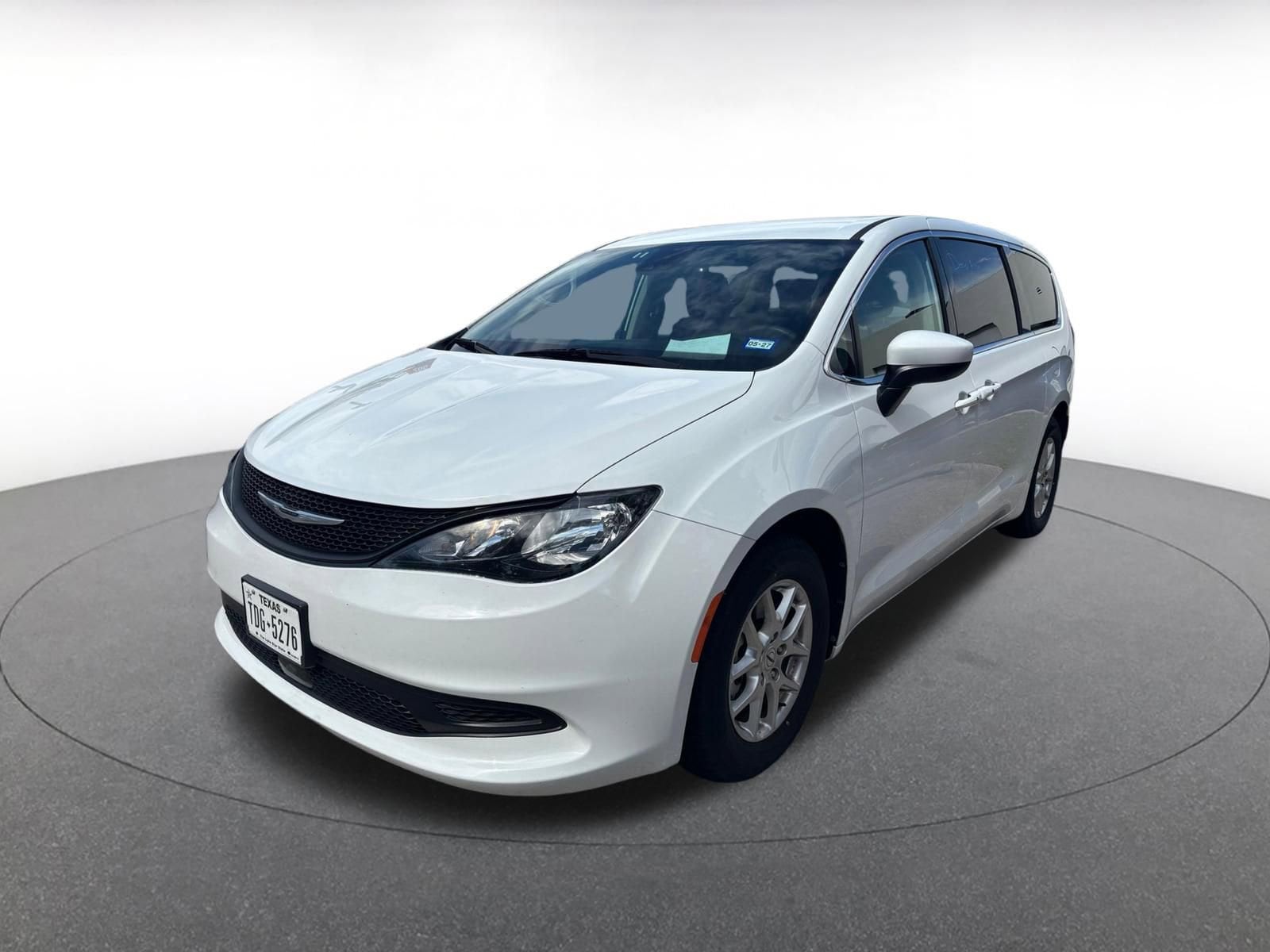 Thumbnail: 2023 Chrysler Voyager - 4