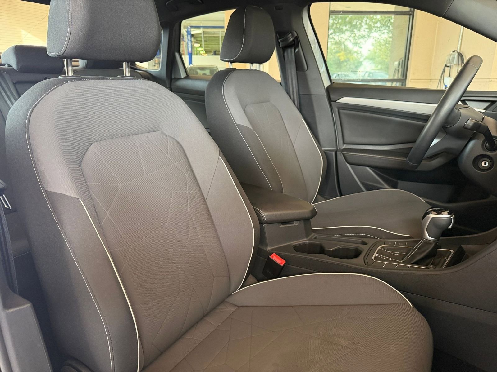 Thumbnail: 2025 Volkswagen Jetta - 30