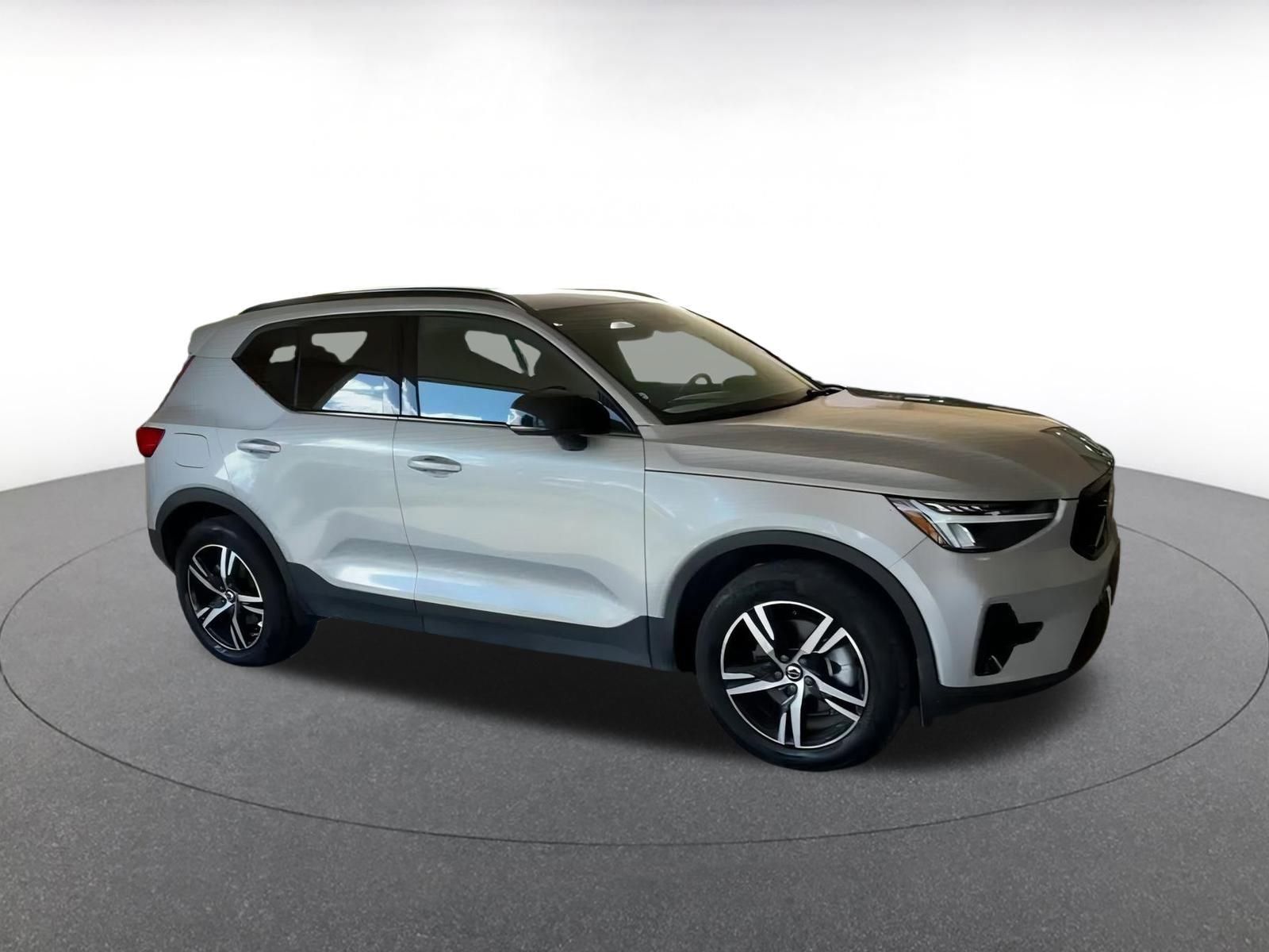 Thumbnail: 2024 Volvo XC40 - 2