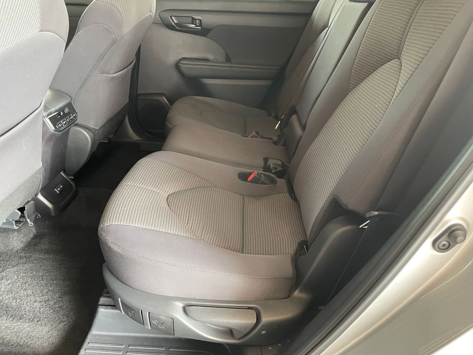 Thumbnail: 2025 Toyota Highlander - 27