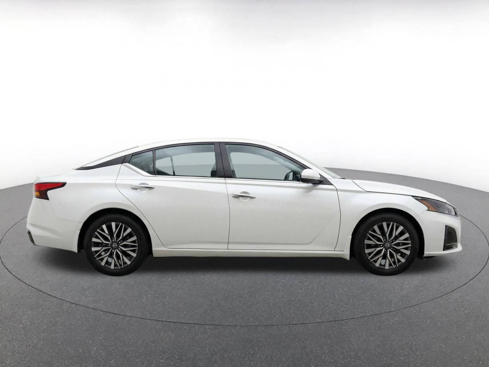 Thumbnail: 2025 Nissan Altima - 20