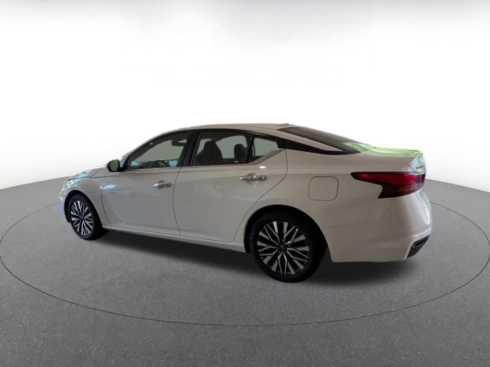 Thumbnail: 2025 Nissan Altima - 10