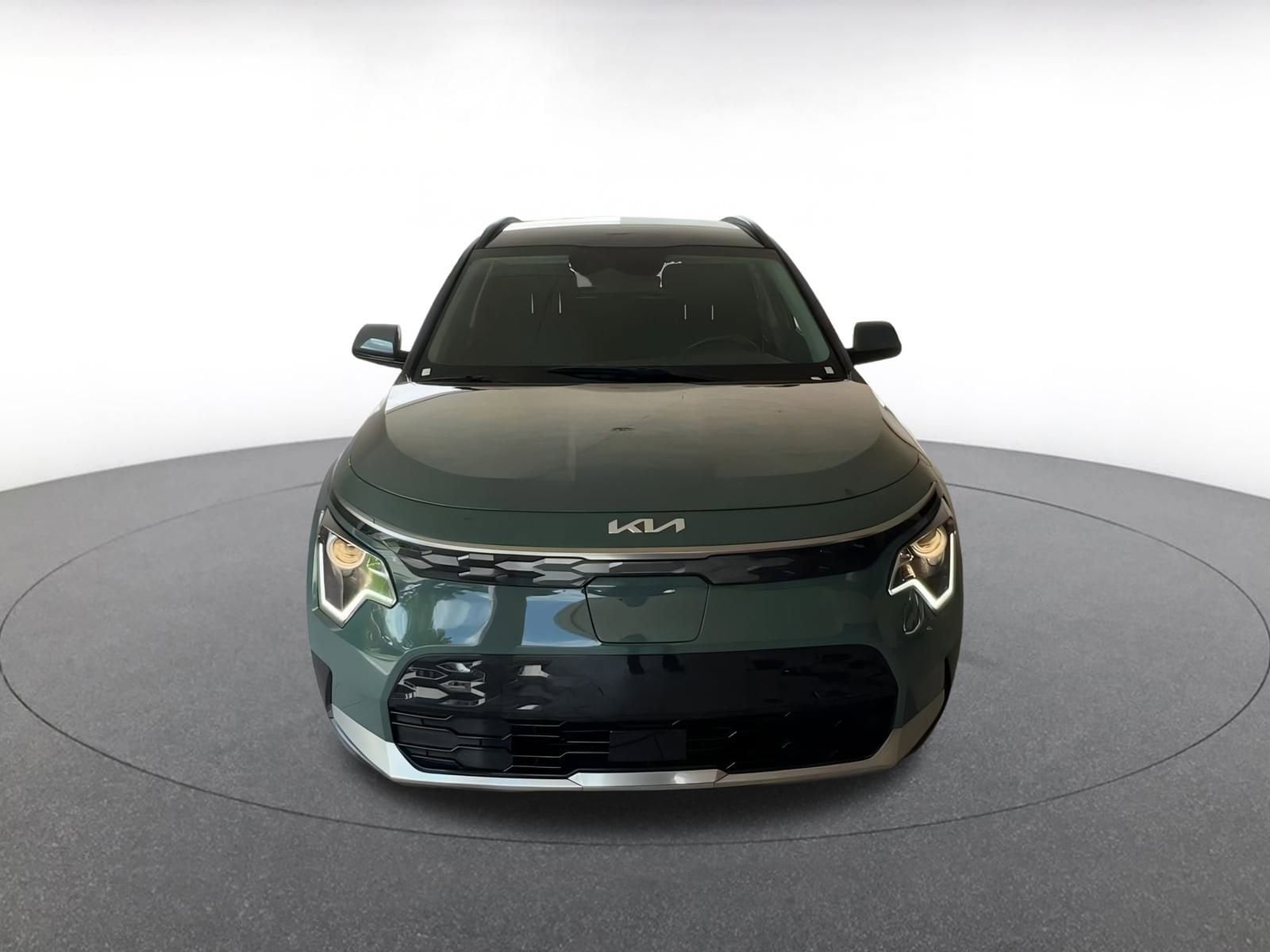 Thumbnail: 2023 Kia Niro - 4