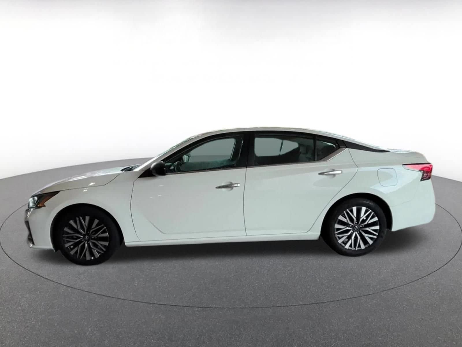 Thumbnail: 2025 Nissan Altima - 8