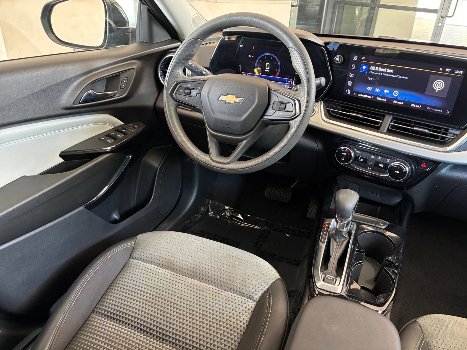 Thumbnail: 2025 Chevrolet Trax - 31