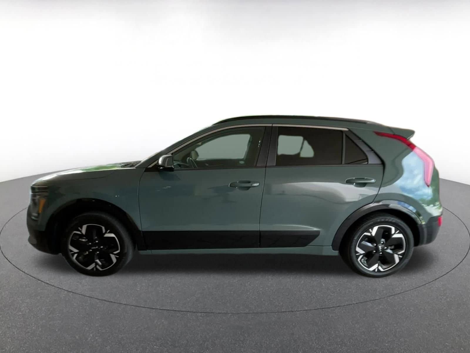 Thumbnail: 2023 Kia Niro - 8