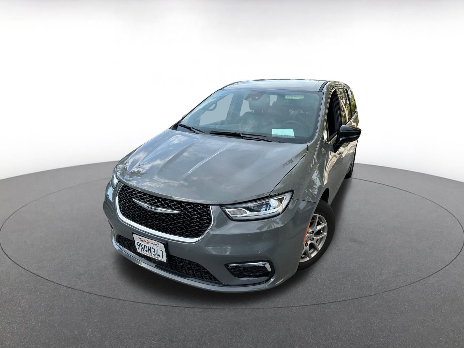 Thumbnail: 2025 Chrysler Pacifica - 4