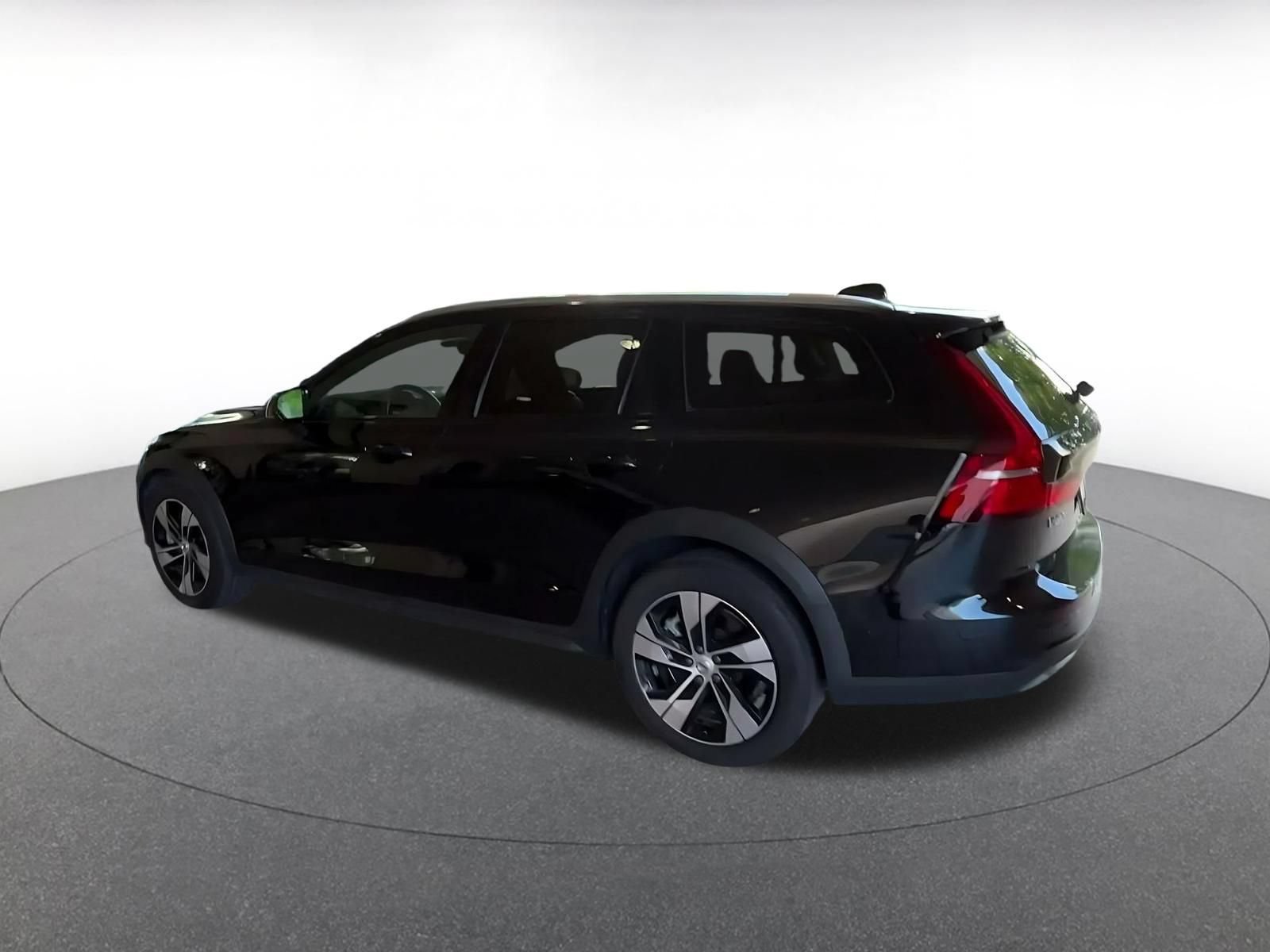Thumbnail: 2025 Volvo S60 - 8
