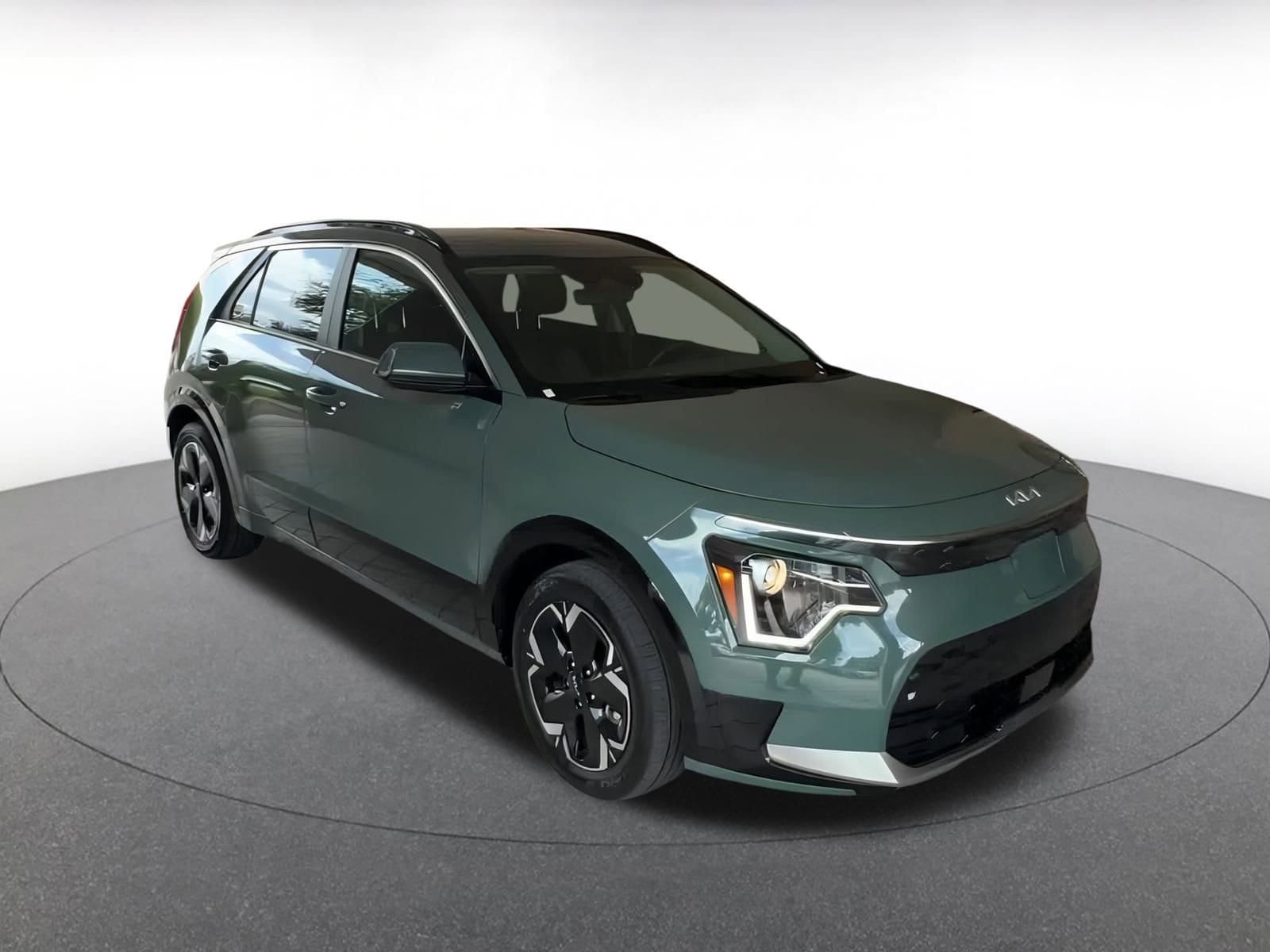Thumbnail: 2023 Kia Niro - 3