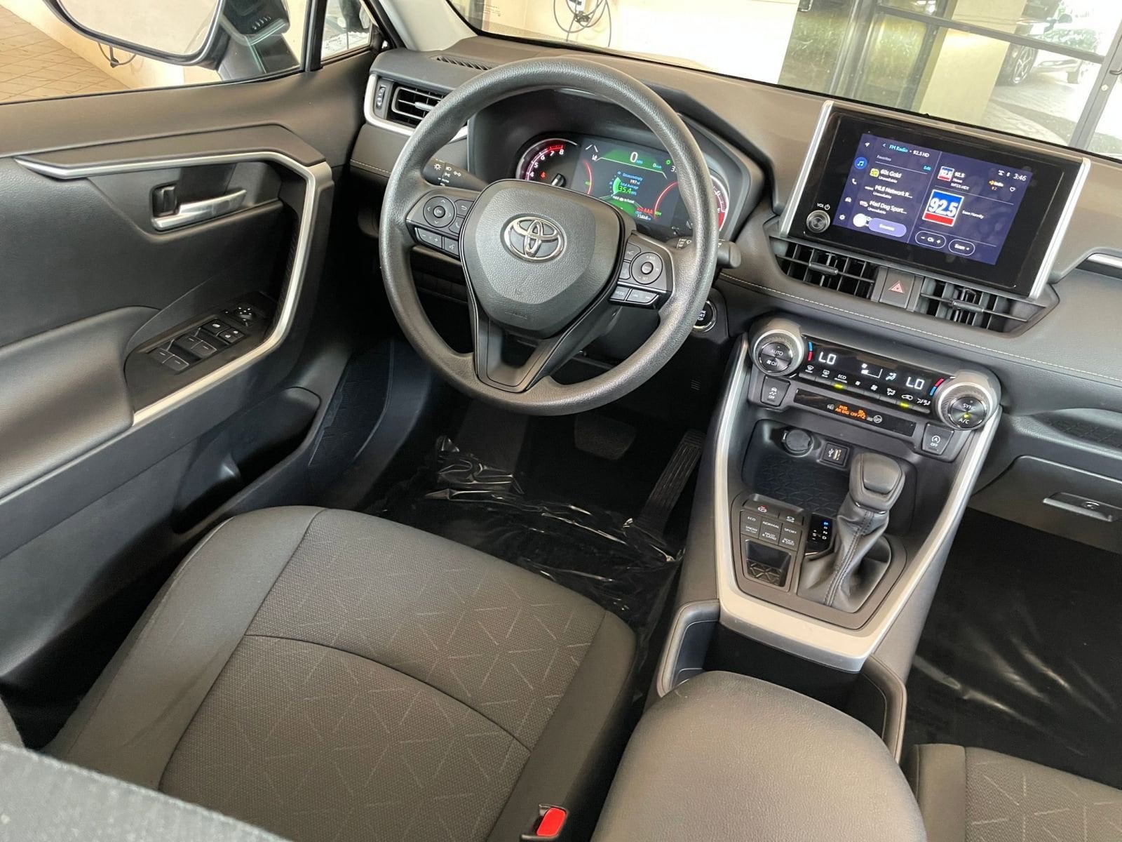 Thumbnail: 2025 Toyota RAV4 - 35