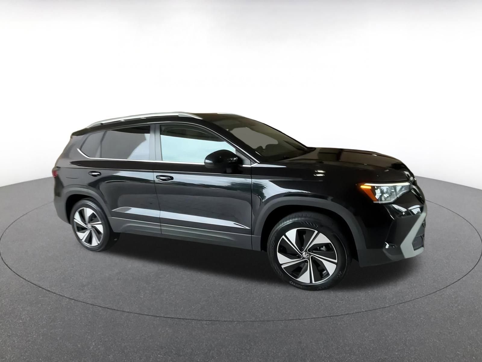 Thumbnail: 2025 Volkswagen Taos - 2