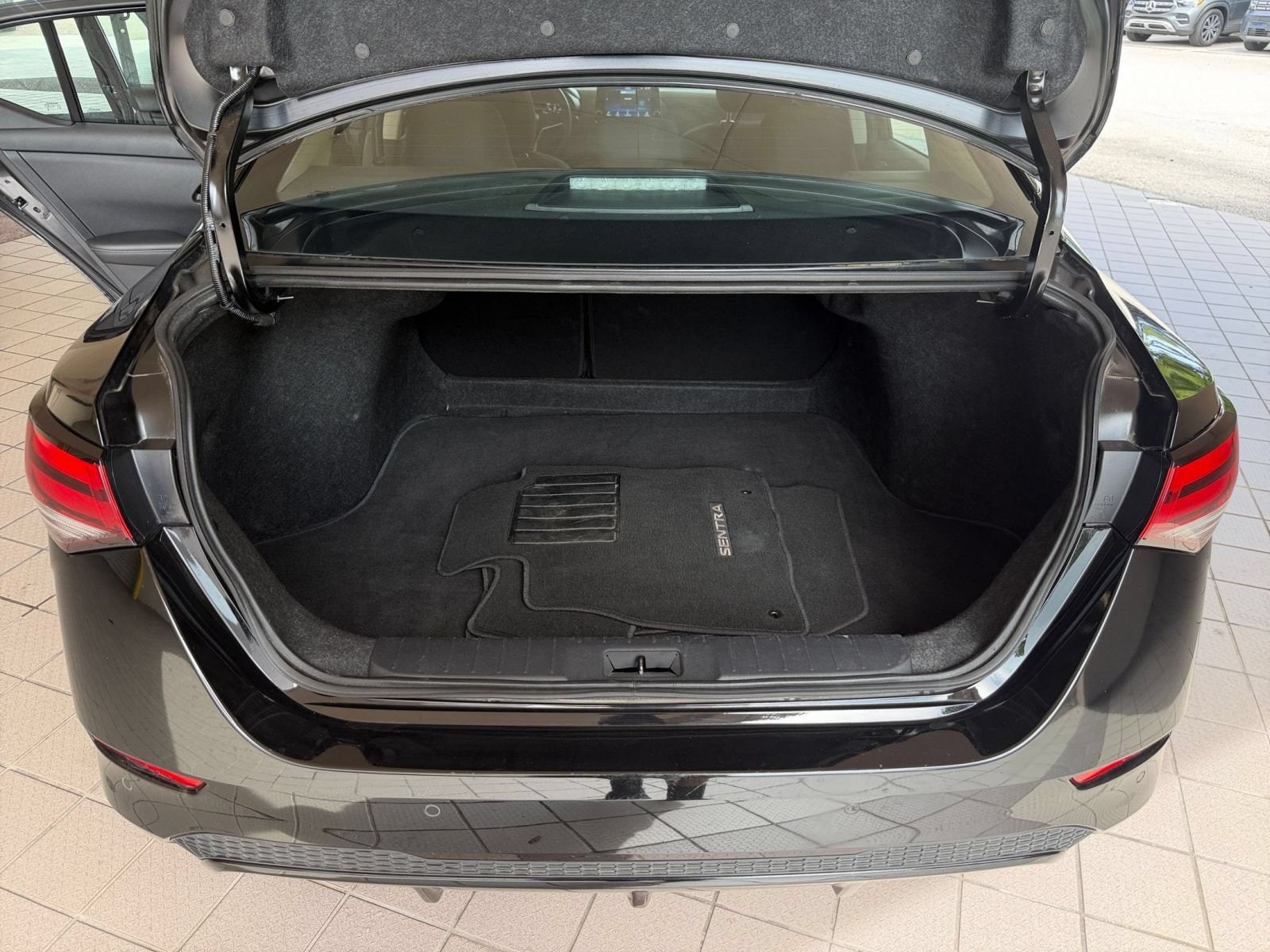 2025 Nissan Sentra SV - Photo 25
