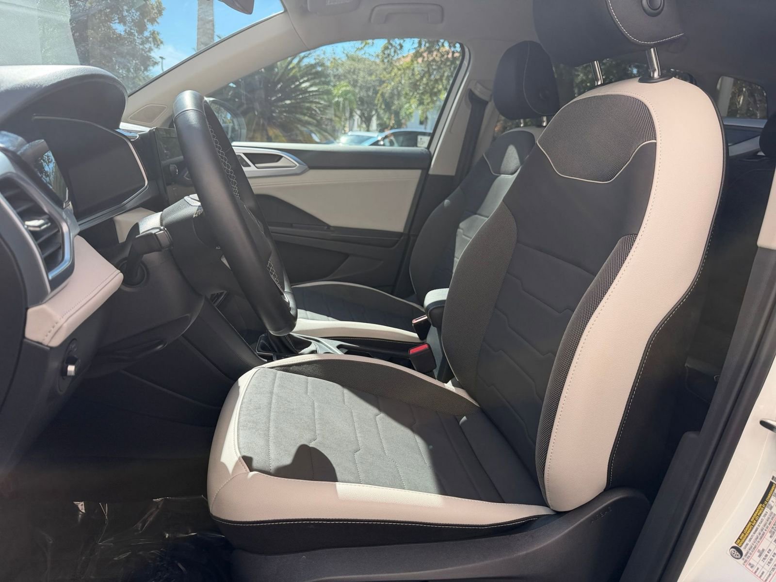 Thumbnail: 2025 Volkswagen Taos - 21