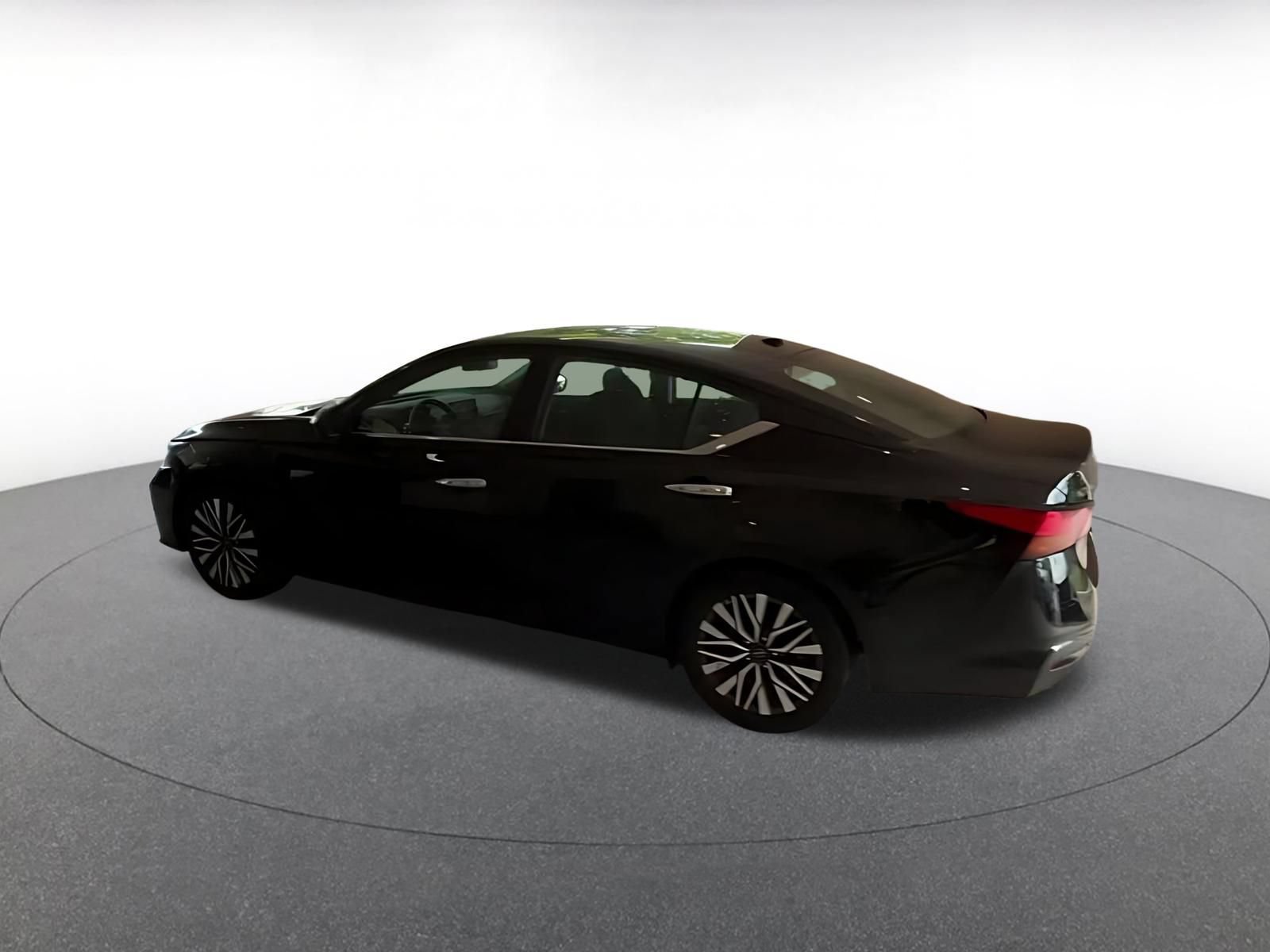 Thumbnail: 2025 Nissan Altima - 10