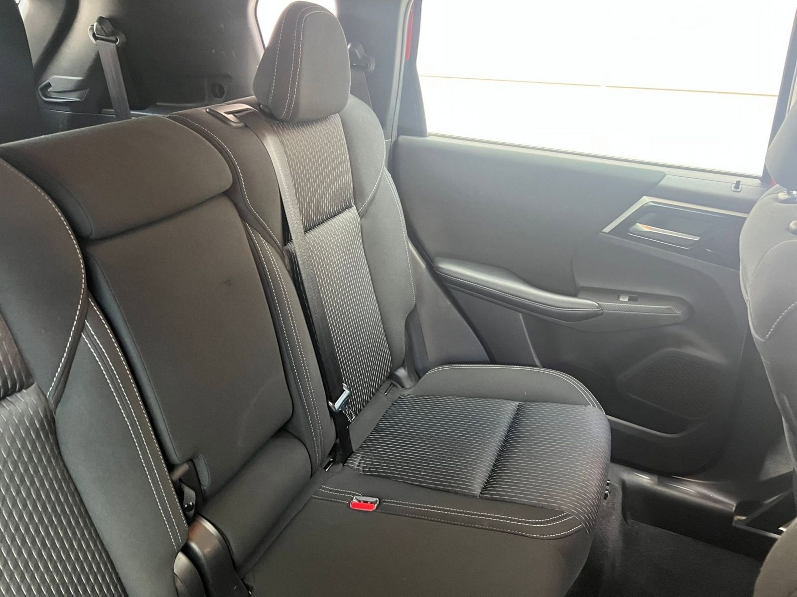 Thumbnail: 2022 Mitsubishi Outlander - 26