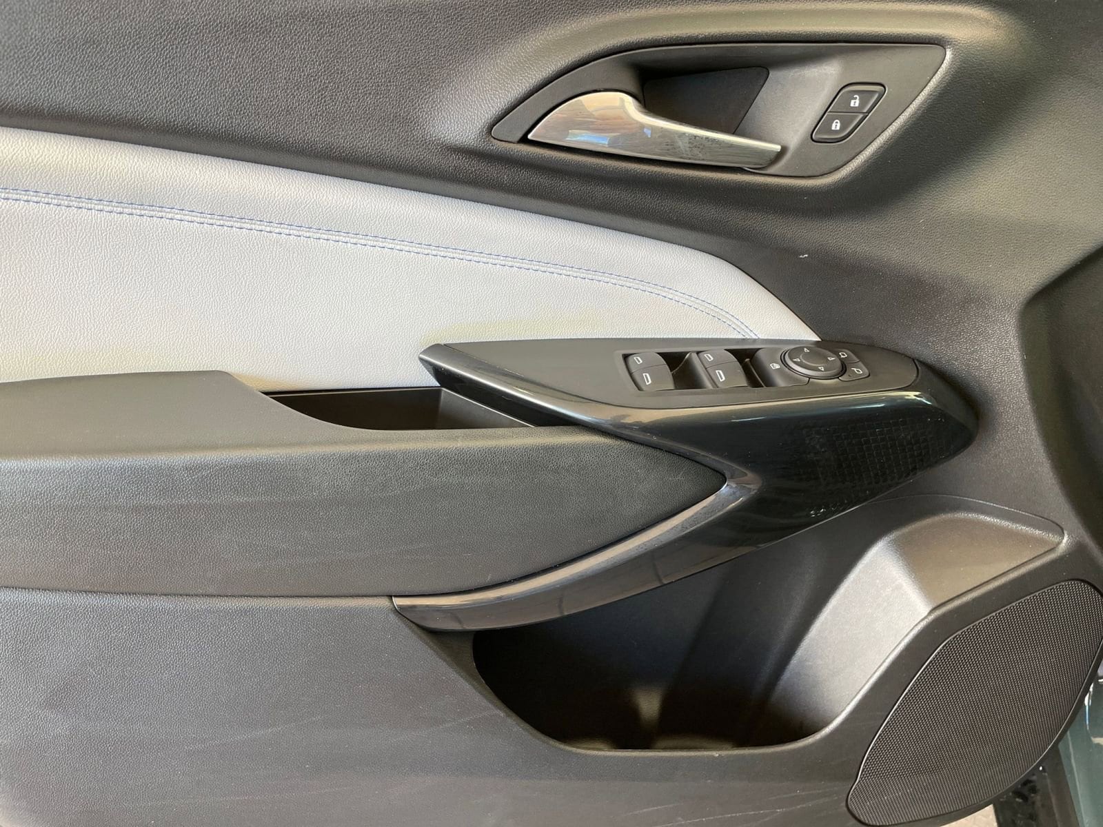 Thumbnail: 2025 Chevrolet Trax - 31