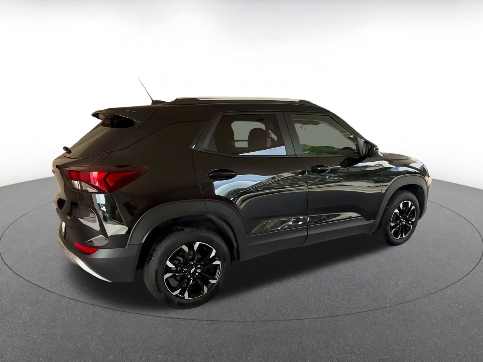 Thumbnail: 2023 Chevrolet TrailBlazer - 14